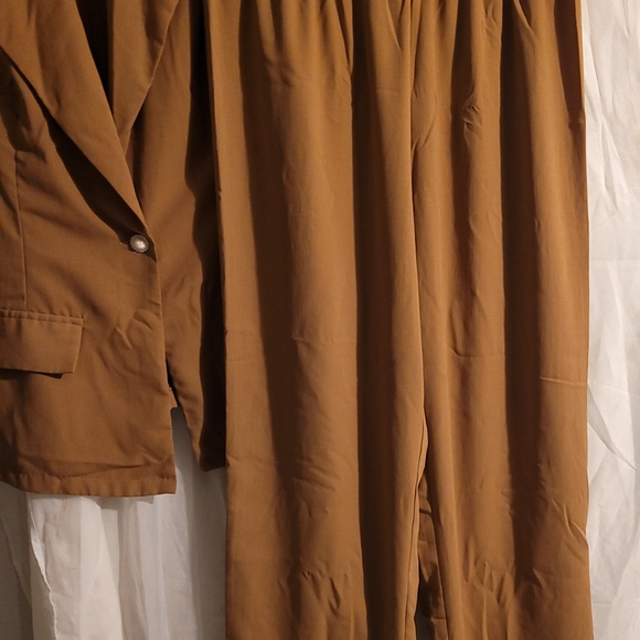 Set of blazer and pants - Picture 7 of 8